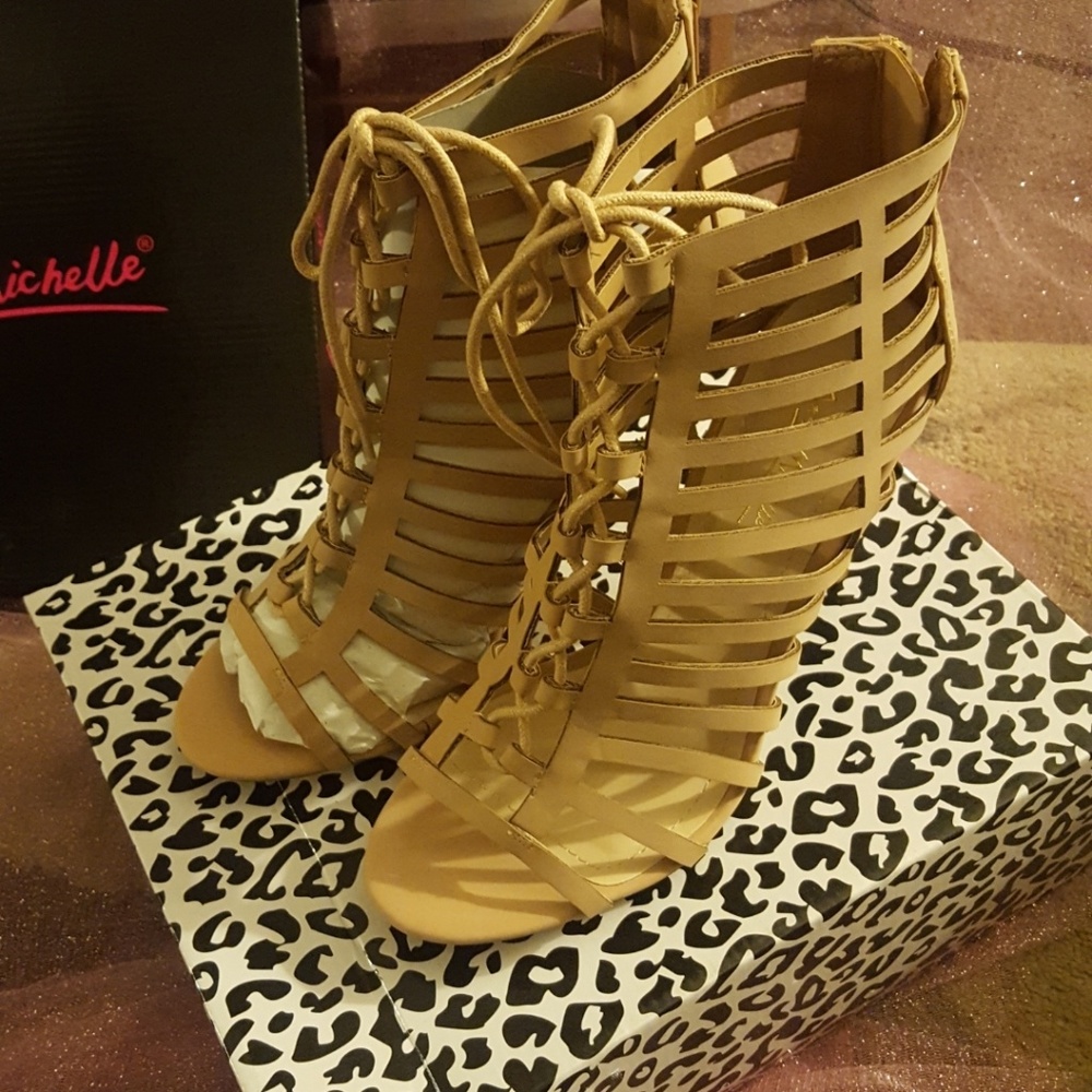 Brand new Anne Michelle cadged heels